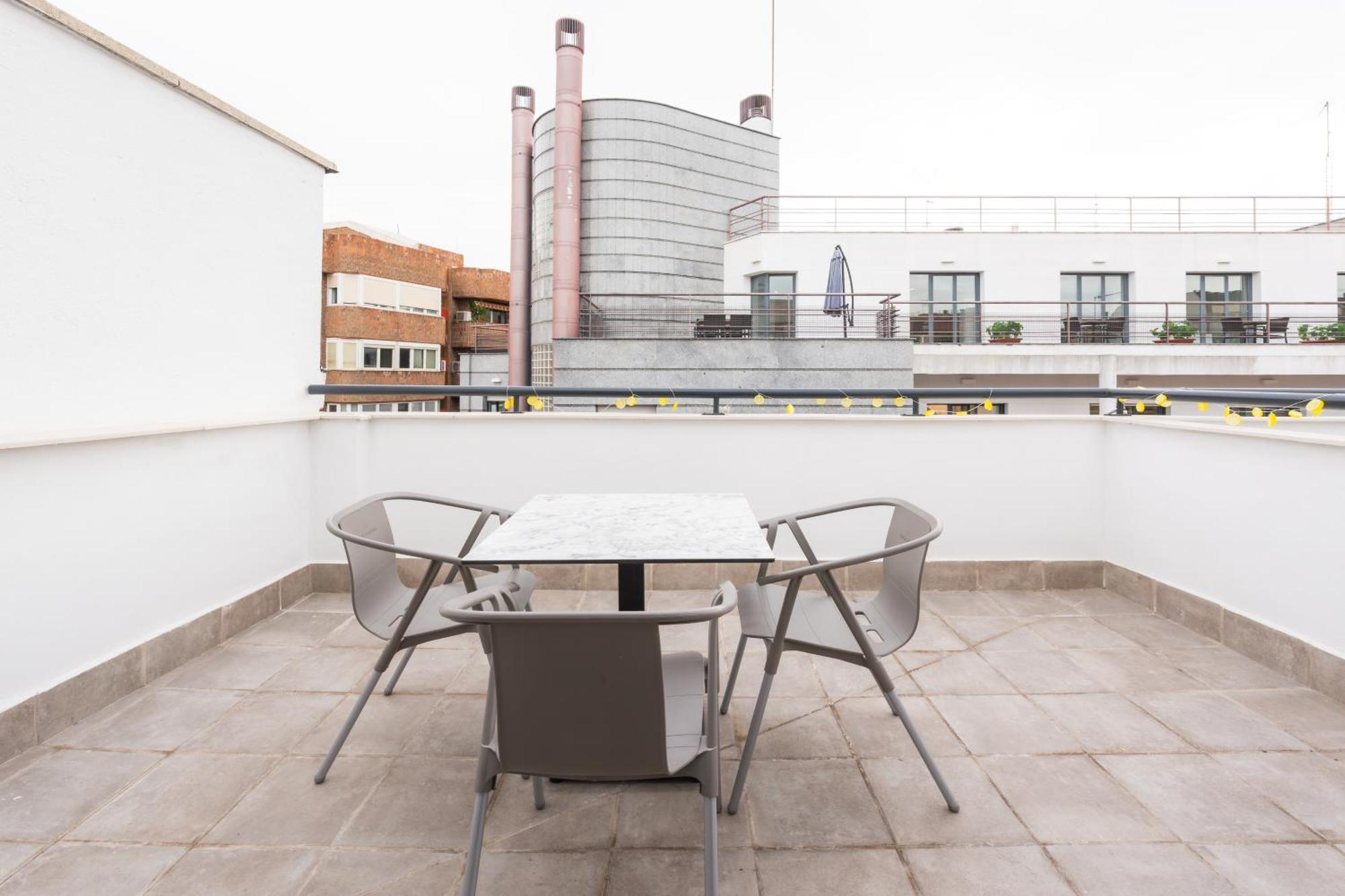 Lemon Apartment & Hotels Bernabeu Madrid Exterior photo